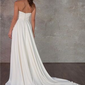 Chic Strapless White Dress